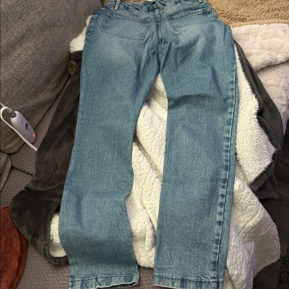 Good American High Rise Light Blue Distressed Jeans - Picture 8 of 9